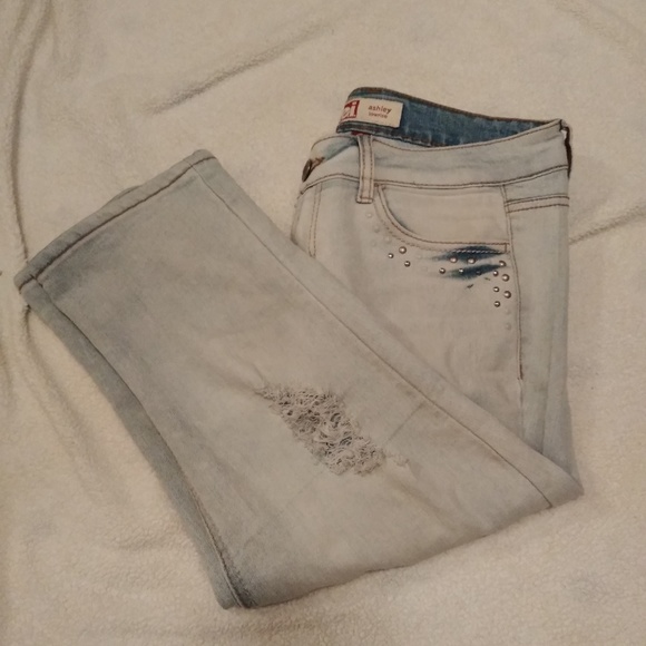 Lei Capris - Picture 1 of 3